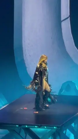 omggg thunder day 3 #lisa #blackpink #deadlineinsingaporeday3