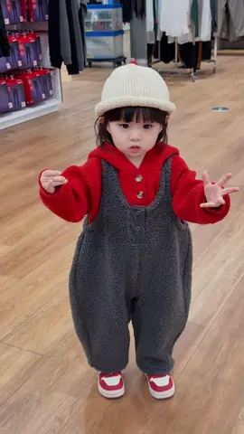 Set này diện Noel nó vừa Hàn xẻng mà nó vừa cute này cô chú ơi #mevabe #quanao #quanaotreem #doembe #kidclothing #cưng_xỉu 