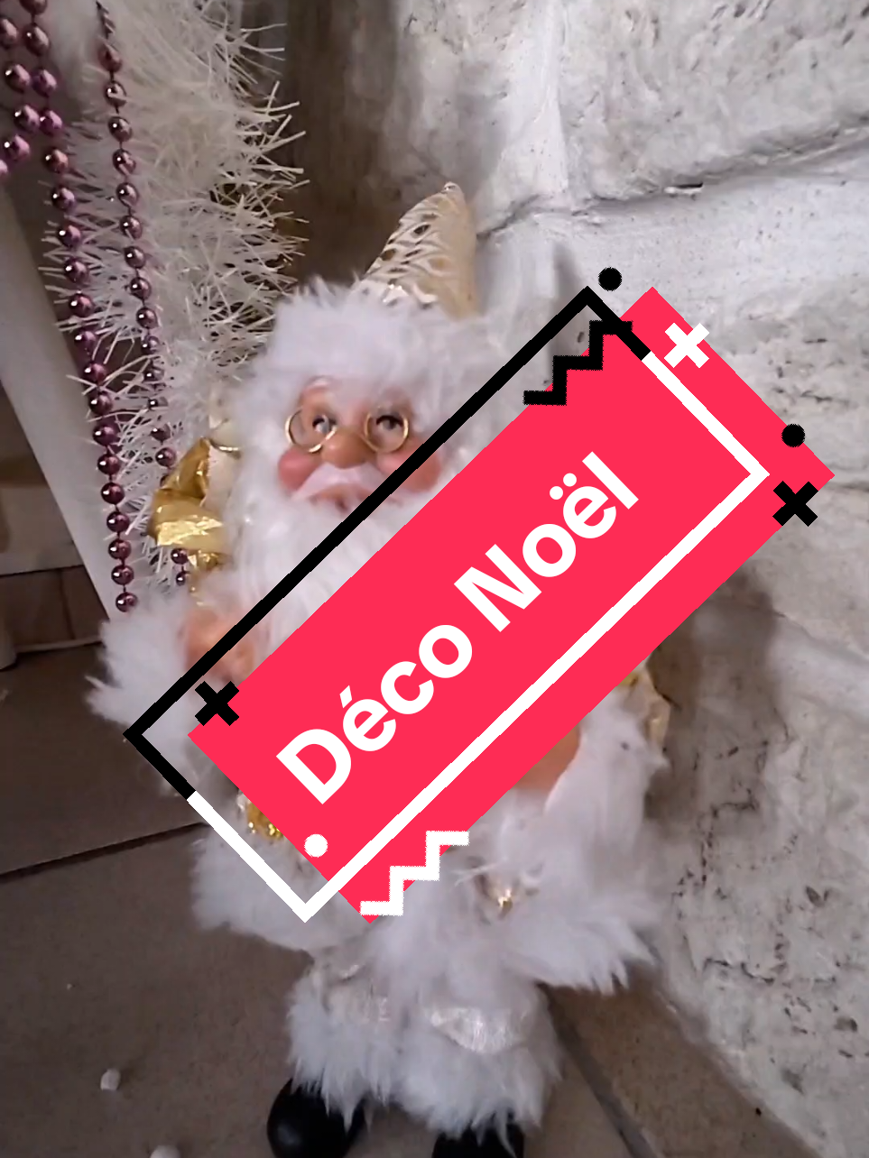 et voilà déco Noël terminé.cest simple petit budget mais j’aime bien et vous? hésites pas à partager le vôtre avec moi 🤶🏾🎄🎄🥰🥰 #mamansolo #noël #noelpetitbudget#deconoel 