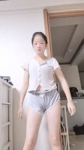 섹시하게 보일려고 바지 접었는데 어때?