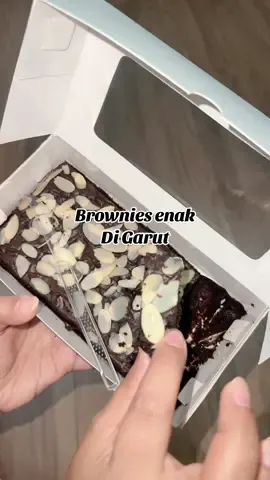 Makasih @FUDGY BROWNIES GARUT brownies nya enakkk langsung abis 😢😋🤤 #browniesgarut #brownies #kulinergarut #tetehgarut #garut 
