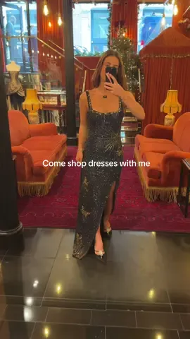 OMG wait the first dress is so so so good????