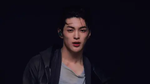 he’s so finee😮‍💨😮‍💨 #CapCut #keonho #cortis #fyp 