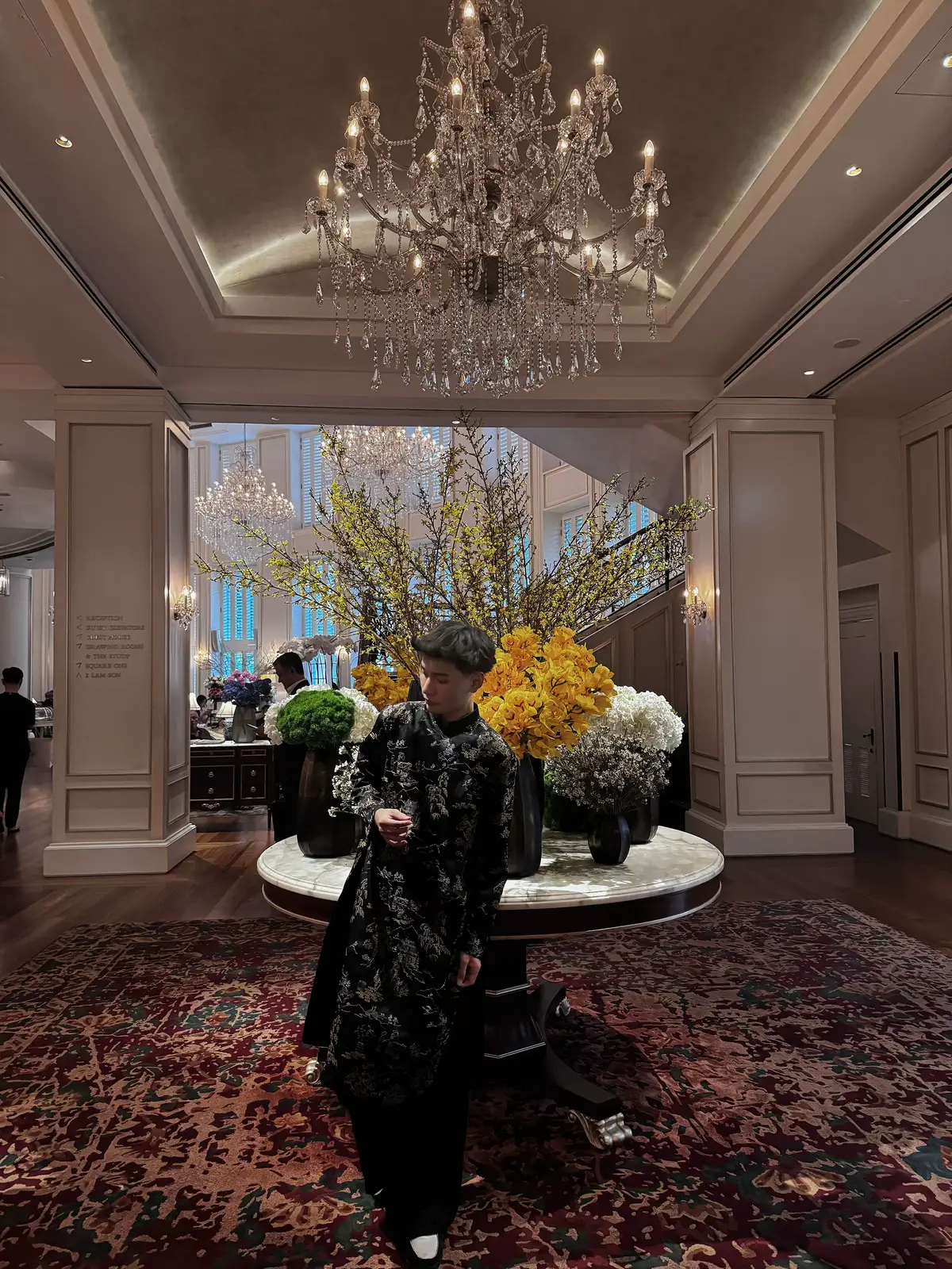 Cậu ba thấy em vậy… #AoDaiNam #ChupAnhTet #Tet #Aodai #parkhyattsaigon 