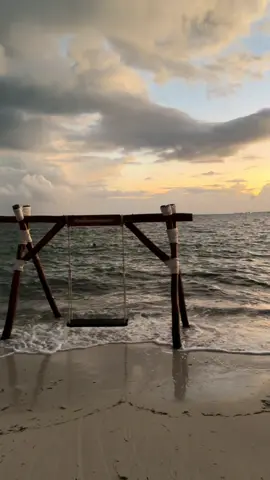 Sunrises are the best. @Taylor Swift  #sunrise #cancun #taylorswift #daylight #tiktoktravel 