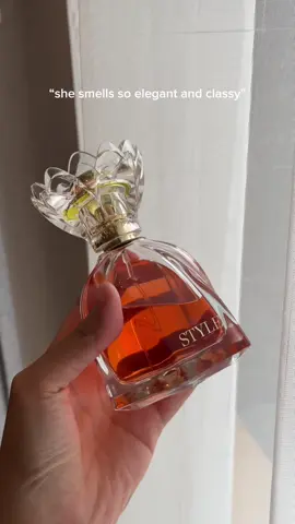 Her secret to smell elegant ✨