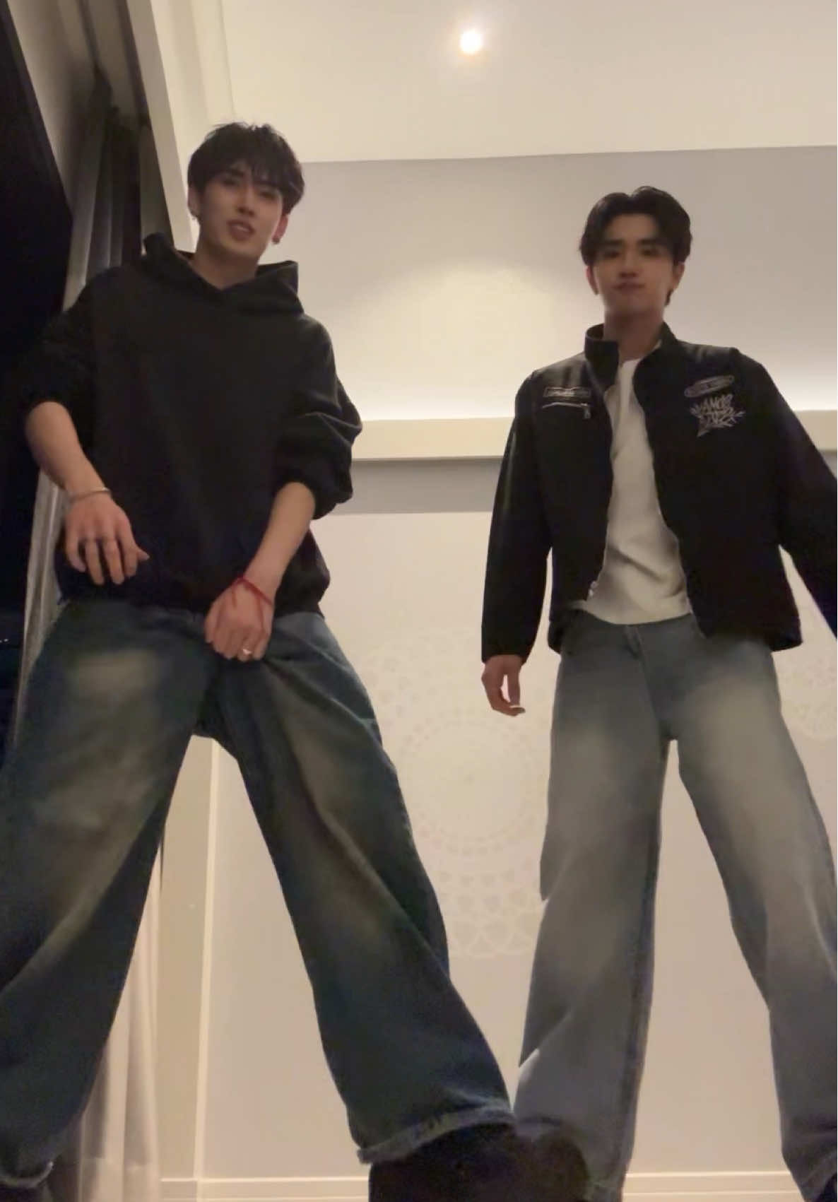 ทุบขาทำไม @PERTHPPE 