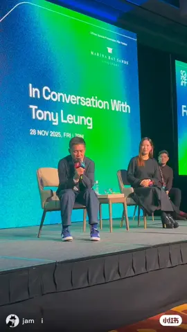 Sao ông chú trả lời xong nhìn người ta chằm chằm z =)))) #tonyleung #luongtrieuvy 