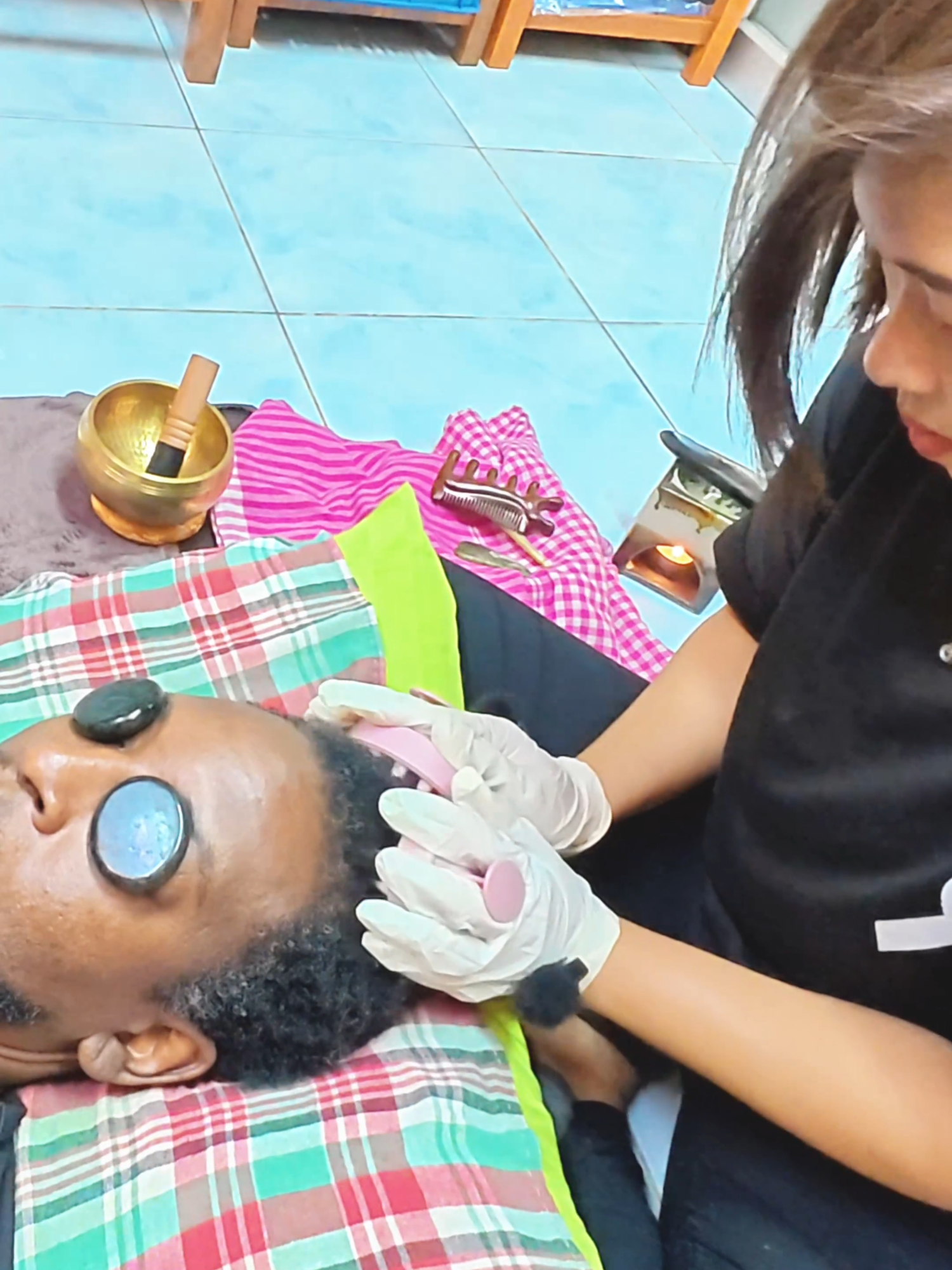💆‍♂️ ASMR Intense Scalp Massage – She Massaged Ideas Into My Mind!  I went back to MMM Thai Massage in Pattaya for a powerful 1-hour scalp-focused massage with Fon, and this session was full of ASMR moments. For 500 Baht (~$14 USD), she used strong fingertips, rhythmic pressure, and a mix of scalp techniques that made the massage feel both intense and incredibly relaxing.   Fon has a calm presence but very skilled hands — the type of massage where your whole head feels lighter and your mind feels clearer by the end. If you love scalp work, tingles, and that relaxing Thai flow, this one delivers.   📍 WHERE & WHAT I EXPERIENCED:  ✨ Location: MMM Thai Massage For Health – Pattaya, Thailand  ✨ Service: 1-Hour Intense Scalp Massage  ✨ Cost: 500 Baht (~$14 USD)  ✨ Masseuse: Fon   #asmr #scalpmassage#pattaya #massagemcapilar #masajecapilar