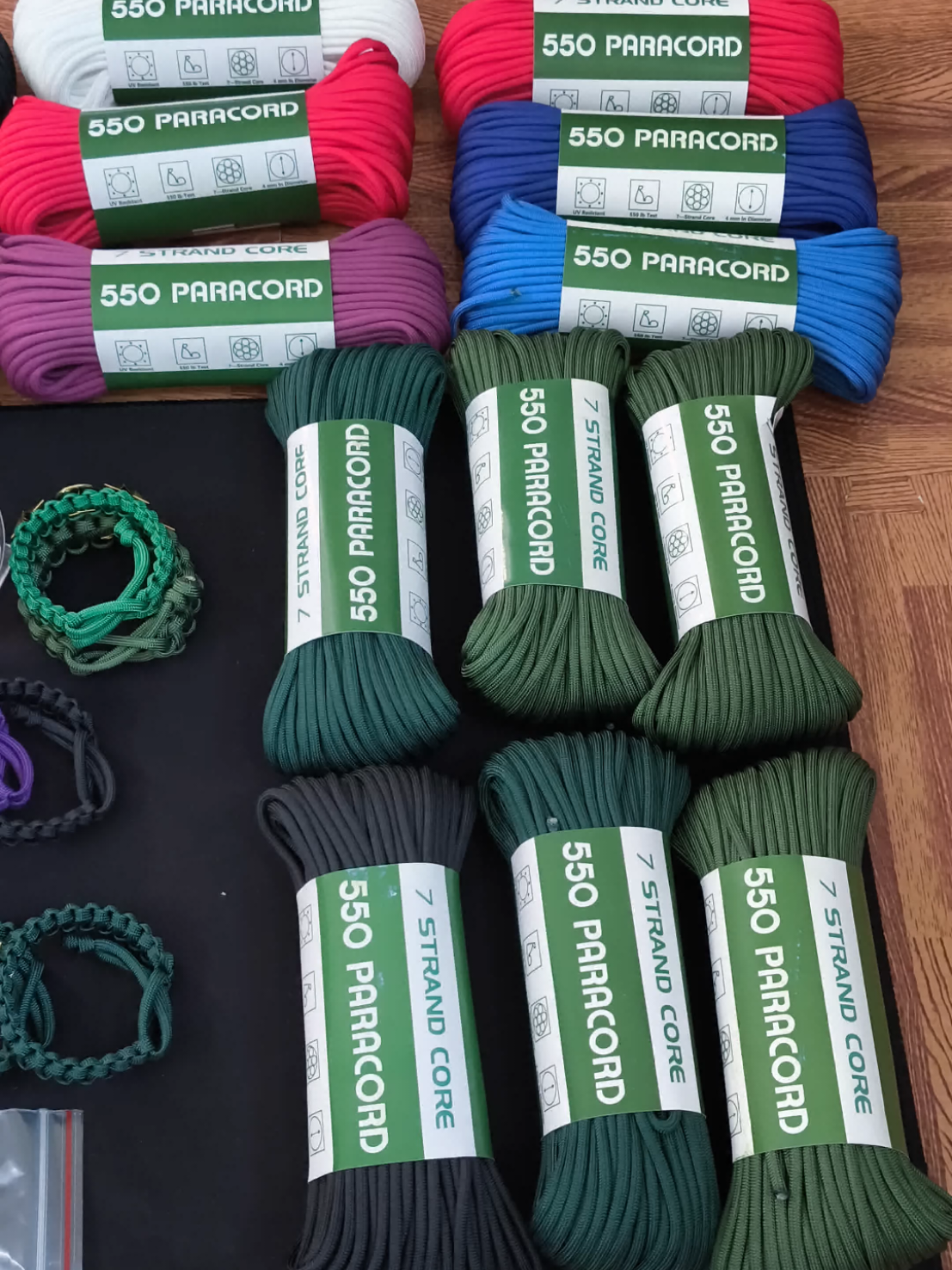 Dây dù Paracord 550lbs – 4mm – 7 lõi thật làm từ 100% polyester cao cấp, siêu bền – siêu chắc 💪 chịu lực tới 250kg. Bề mặt dây mềm – mịn – không thấm nước 💧 đan cực dễ và lên form cực đẹp cho mọi sản phẩm handmade. Hoàn hảo để làm vòng tay, móc khóa, dây sinh tồn, quai túi, phụ kiện trang trí… 🎒✨ Màu sắc tươi sáng, giữ màu lâu 🎨 giúp sản phẩm của bạn trông nổi bật, chuyên nghiệp và cực cuốn hút. 🔥#ParacordDIY #phukienhandmade #Handmade #Paracord #DIY 