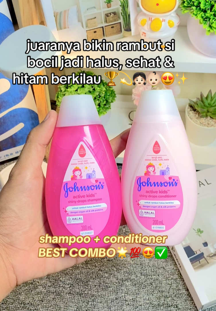 ini dia juaranya bikin rambut si bocil jadi halus, sehat, dan hitam berkilau😍🏆💫💯  #johnsonsshinydrops #shampoojohnsons #johnsonsactivekidsshampoo #johnsonsbaby #perawatanrambutbayi 