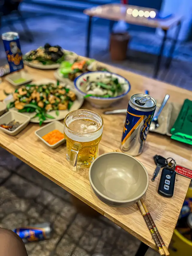 Chúng ta sẵn sàng vượt qua giông bão để ở bên nhau. Vì thà người lạnh, còn hơn để thành người lạ 🦦