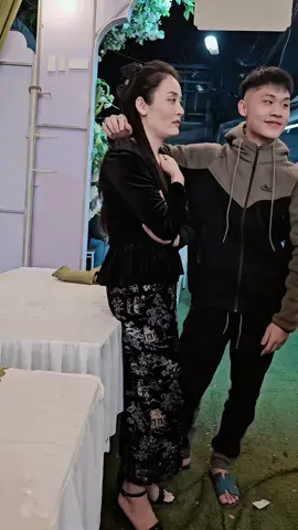 Đừng lấy vợ sớm con nhé 😀 Câu trả lời là: Đúng 20t con lấy vợ. Vậy thì tự kiếm tiền mà làm đám cưới 😂 Bố mày chịu.