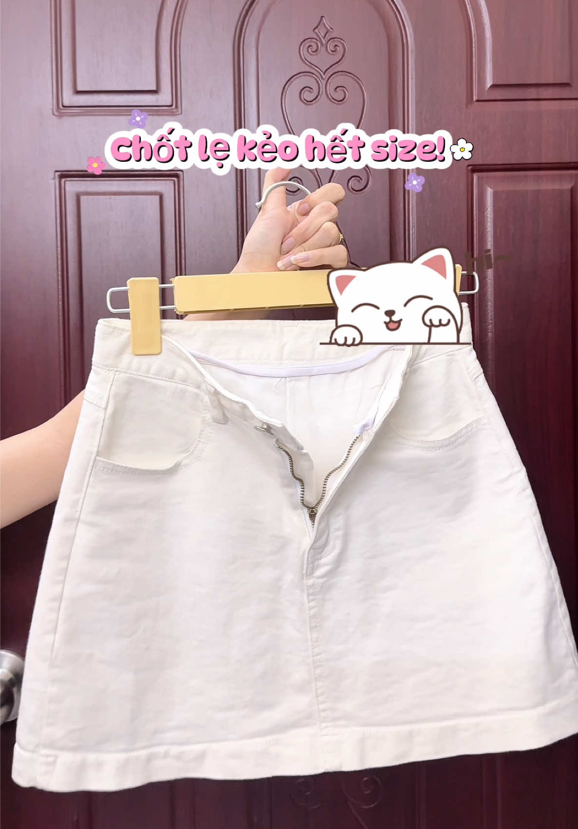 Mình không có gì… chỉ có cái chân váy Quảng Châu xinh dã man 🤣💗 Mix cái gì cũng hợp, lên người nhìn cuốn cực! Giá quá yêu — chốt ngay kẻo hết màu! #chanvay #quangchau #fashion #outfit #review 