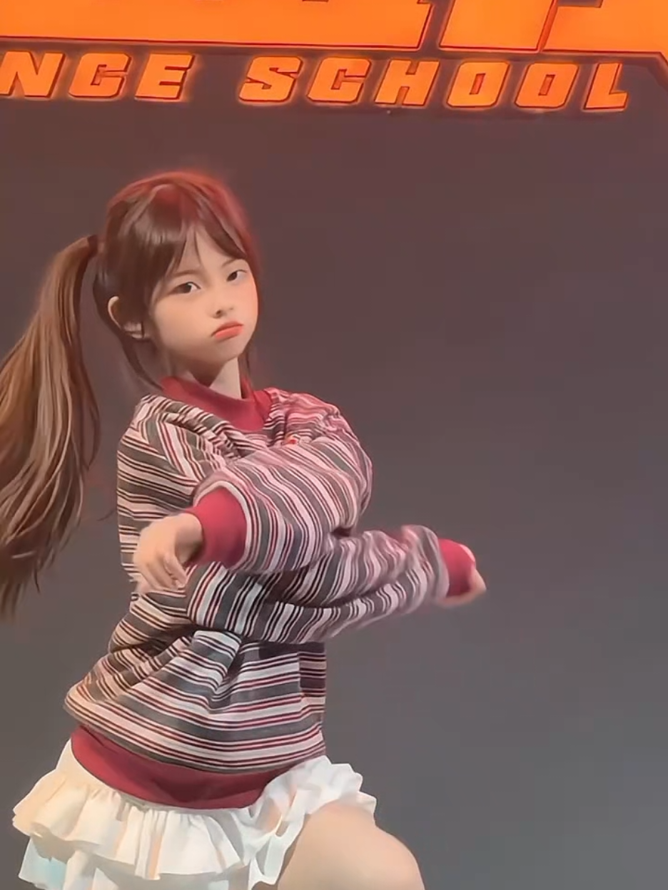 卡上了吗?  #倪鼠摇 #甜妹 #萌妹 #骗你生女儿 #卡点舞 #dance #danceschool #school 