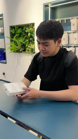 Unboxing 17 Pro Max 256GB cùng em trai khách hàng 