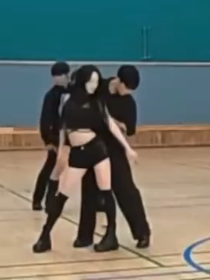 Crazy, I can't imagine this~😳🤯 #artbeat #youngjinartbeat #minjiartbeat #yuqiandzhanghaocollabstage #troublemaker 