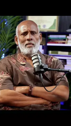 Aqoonta iyo waaya-aragnimadu waxay qaymo ku yeeshaan; in aad Dalkaaga iyo dadkaaga daacad u tahay, amaanada sidii laagu aaminay aad u ilaaliso, lagaana nabad galo daadkana wixii aad tari karto tarto.  Prof. Cabdi Baafo