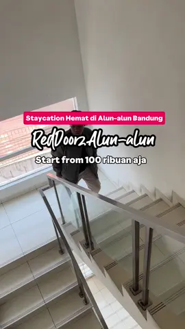 Nemuin penginapan affordable 100 ribuan yang dekat banget ke Braga dan Alun-alun Bandung 🤩 Bookingnya lebih mudah lewat aplikasi Reddoorz dan masukan kode 
