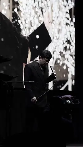 Berbicara secara langsung bagi saya kadang sulit , terkadang bernyanyi adalah cara saya untuk itu , meski kadang terpagu dengan obrolan “ dia nyanyi hanya bisa teriak teriak “ tak apa , karna bagi saya esensi bernyanyi setiap orang berbeda termasuk cara nya pun ❤️ its not a contest or a challange , its the way of my music speak 🫶🏼 #kepadahati 