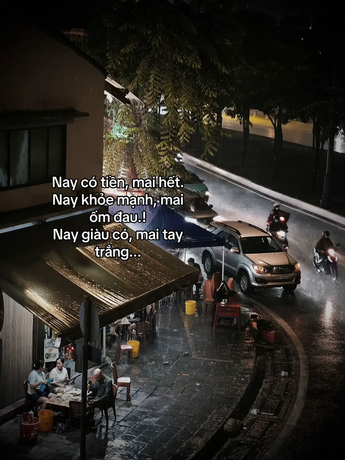 Nay có tiền, mai hết. Nay khỏe mạnh, mai ốm đau. Nay giàu có, mai tay trắng...
