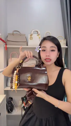 BST túi thu đông 2025. Dễ dùng và dễ phối đồ. Chị em lên đơn e đóng đơn đi sớm cho nha. 🥰 #tiktoklive #huyentuihehe #molibag #xh #tuixachnu 