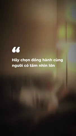 Trong tình yêu lẫn cuộc sống, đồng hành sai người là kìm hãm, đúng người là thăng hạng. Và bạn xứng đáng được thăng hạng. #cuocsongvuadutot #tamnhinxa #giatribanthan #phattrienbanthan 