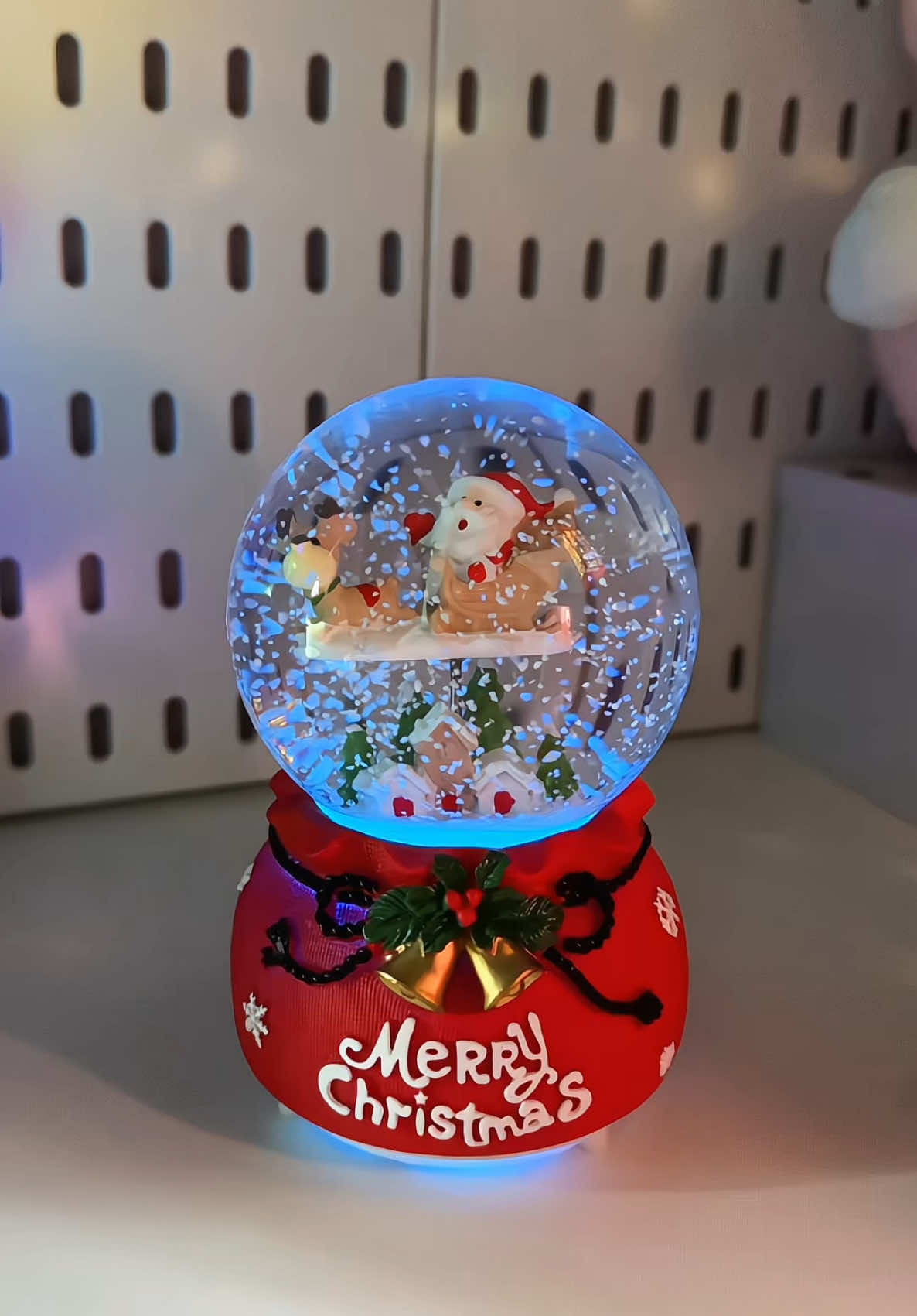 Quả cầu tuyết ông già Noel gửi tới người thương mùa Noel ấm áp và an lành #quacauphale #quacautuyet #quatanggiangsinh #quatangnoel #quatangnguoiyeu 