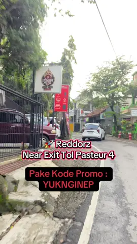 Emang kalo di Bandung tuh enaknya manjain diri dengan Reflexology + Staycation di tempat yg nyaman Nemu hidden gems Jotel Travel Budget buat Redtravelers, cuman 100k udh nyaman bangett😍 #REDTRAVELERS #placetogo #reddorz #bandung #reflexology 