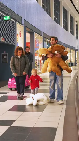 Test sociale n.142 | gratitudine, gentilezza ed energia. Questa bambina le aveva tutte! 🥲❤️  #socialexperiment #bekind #kids #fyp 