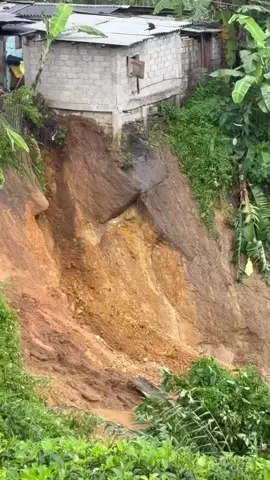 මේවා දකිද්දිනම් පිස්සු වගේ 🥵#නායයෑම #ගංවතුර #praygorsrilanka 