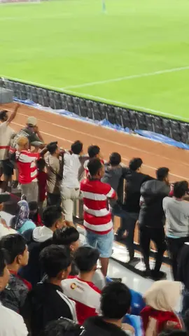 main di kandang sendiri serasa main di kandang lawan, ayoo bangkit maduraku #promomakangajian #maduraunited #persibbandung #kacongmania #persibbandungfans 