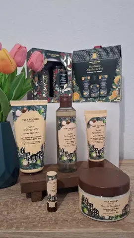 ❄️ Karité & Bergamote  en partenariat avec Yves Rocher Dès que l’hiver arrive, ma peau tire la sonnette d’alarme… et cette édition limitée d’Yves Rocher tombe à pic ✨ Le mariage Karité & Bergamote est une vraie surprise : à la fois cocooning et frais, exactement ce qu’il faut quand il fait froid dehors. J’ai eu un vrai coup de cœur pour les textures : le beurre fouetté hyper réconfortant, l’huile lavante toute douce, le lait nourrissant qui pénètre vite… sans oublier le baume mains et le baume lèvres qui ne quittent plus mon sac. Une routine doudou qui nourrit vraiment et qui laisse un parfum délicat, presque apaisant. L’hiver peut arriver ❄️🤍 @Yves Rocher France  #yvesrocher #editionlimitée #karitebergamote #bodycare 