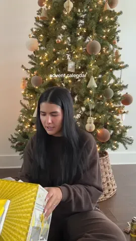 let’s unbox the @LOCCITANE advent calendar together 🤍 couldn’t wait for december!!! #adventcalendar #adventcalendaropening #adventseason #stockingstuffer #stockingstufferideas 