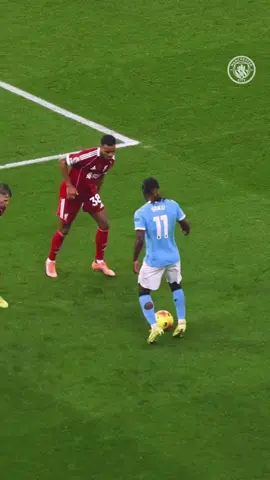 A step-by-step program built from years of real on-field training. Like 11-year-old @kaspianshateri 🇦🇺⚽🇩🇪 who flew from Australia to Germany to train with me — pure passion and dedication! @dana_david_s If you want to learn the exact drills I teach my in-person players, step by step, comment GROW and I’ll show you how to get it. #footballskills #BallMastery #persianball #messidribble #footballdrills 