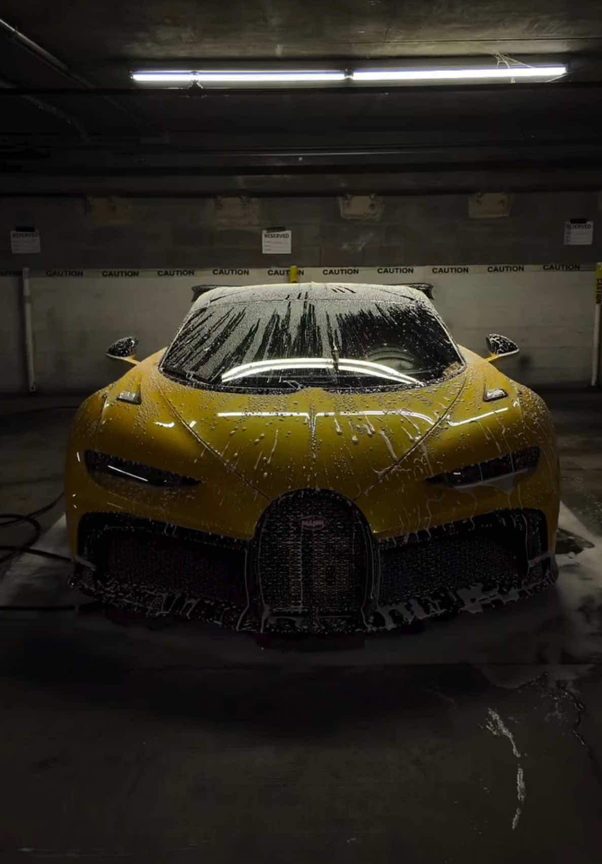 King of the streets 👑 • • • Bugatti Chiron Pur Sport (IG 📸 @ec_cardetailing) #luxuryspeed #bugatti #chiron #pursport 