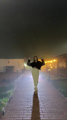 Întreaga ținută și Ugg urile le găsiți în bio 