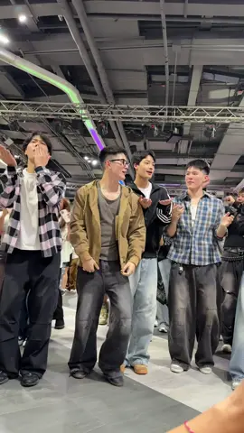 Koisuru Fortune Cookie @thannnn @peemkrist @na.mes_ @Cheva (小林） @jeff @jo @zenn  #faviq #gnest_trainee