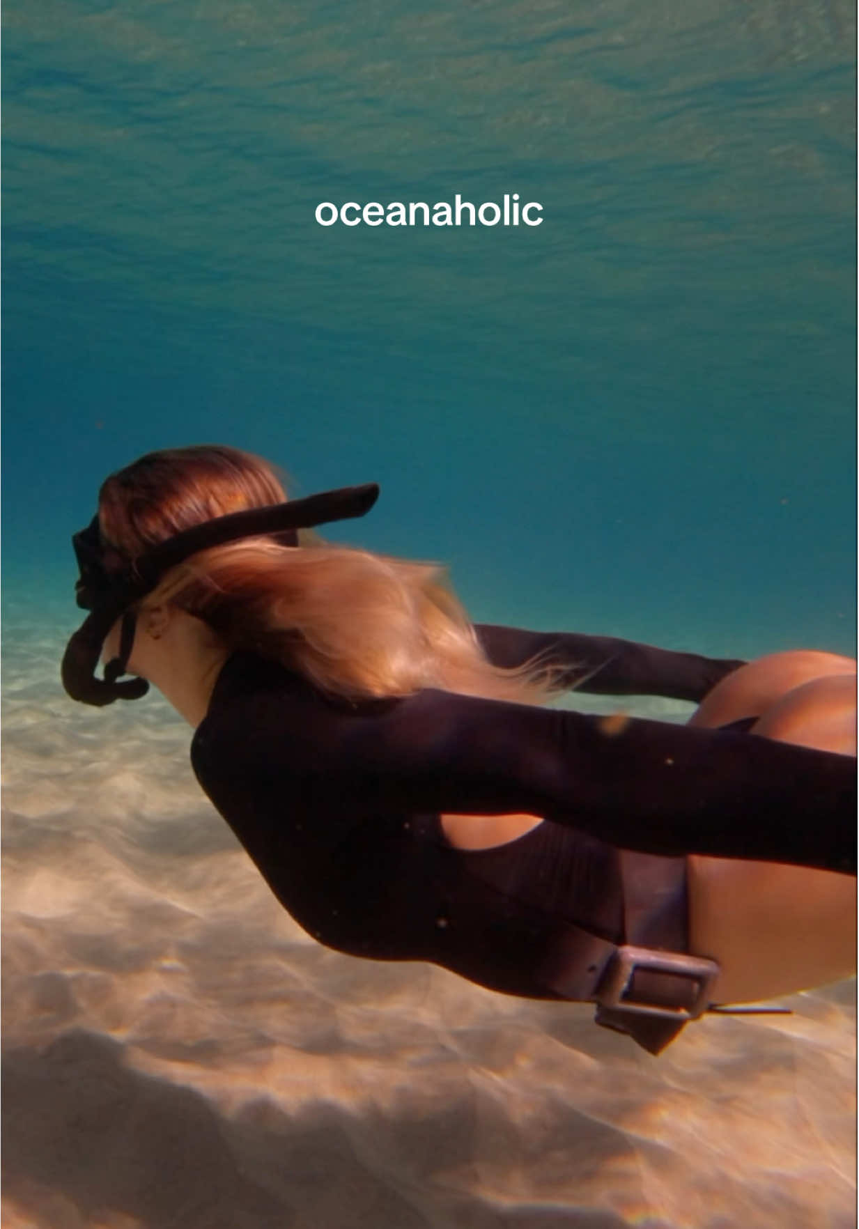 Swimming finless is HARD 🥵#freediver #ocean #underwater #swimmer #hawaii 