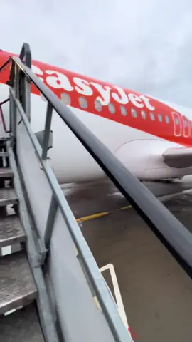 Boarding my first EasyJet A319 flight for a couple of years which would take me to Ljublana from London Gatwick #easyjet #london #gatwick #flight #slovenia 