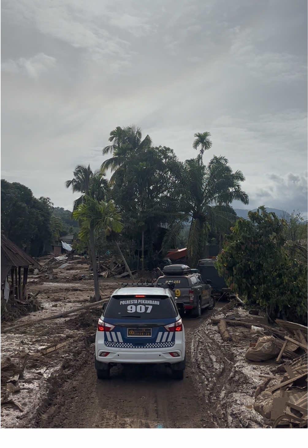 Polda Riau to Sumbar untuk kemanusiaan #prayforsumbar #prayforsumatera 