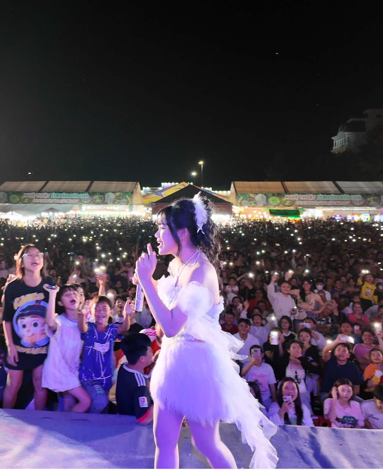 Dương Ái Vy diễn tại Hồng Ngự , cảm ơn khán giả Hồng Ngự rất nhiều 😍😍😍 #duongaivy #htmentertainment @𝐃𝐮̛𝐨̛𝐧𝐠 𝐀́𝐢 𝐕𝐲 @𝐃𝐮̛𝐨̛𝐧𝐠 𝐀́𝐢 𝐕𝐲 @Dương Ái Vy @HTM Entertainment 