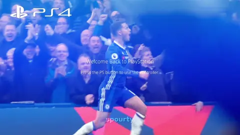 Trend Eden Hazard PS4 #trend #football #edit #hazard #nostalgic  Eden Hazard, né le 7 janvier 1991 à La Louvière en Belgique, est un footballeur international belge qui joue au poste d'ailier gauche entre 2007 et 2023. Il est considéré comme l'un des meilleurs joueurs belges de l'histoire. Enfant, il joue dans le club belge du RS Braine avant de rejoindre l'AFC Tubize pour enfin commencer au niveau professionnel au LOSC Lille. Hazard y explose au plus haut niveau au poste d'ailier gauche. Il est ainsi élu meilleur espoir de Ligue 1 en 2009 et 2010 par l'UNFP puis meilleur joueur de Ligue 1 en 2011 et 2012 avec le club nordiste, étant même sacré champion de France en 2011. En 2012, à 21 ans, il rejoint le club anglais de Chelsea et remporte de nombreux trophées, dont deux Premier League en 2015 et 2017 et deux Ligue Europa en 2013 et 2019. À titre individuel, il est élu meilleur jeune joueur de l'année PFA en 2014 puis meilleur joueur de l'année PFA et FWA en 2015. Il est considéré comme l'un des meilleurs joueurs de l'histoire du club et de la Premier League au cours des années 2010. En 2019, Hazard est recruté par le Real Madrid pour succéder à Cristiano Ronaldo sur l'aile gauche, mais le Belge ne retrouve jamais son meilleur niveau malgré plusieurs titres conquis en Espagne. Après quatre saisons tronquées par les blessures et disputées majoritairement en tant que remplaçant, il prend sa retraite en 2023. Avec l'équipe de Belgique, Eden Hazard connaît sa première sélection en 2008 et dispute plusieurs tournois internationaux entre 2014 et 2022 jusqu'à en devenir le capitaine succédant à Vincent Kompany. Il termine notamment troisième de la Coupe du monde 2018, où il est élu Ballon d'argent, sans confirmer à l'Euro 2021 puis au Mondial 2022. À l'issue de cette dernière compétition où la Belgique est éliminée dès le premier tour, il prend sa retraite internationale après 126 sélections et 33 buts inscrits. Il est considéré comme l'un des plus grands joueurs belges de tous les temps. Issu d'une famille de footballeurs, il est le frère aîné de Thorgan, Kylian et Ethan Hazard et le fils de Thierry Hazard.