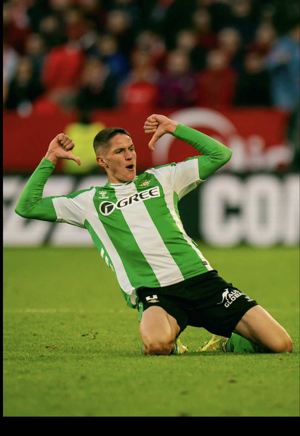 Celebración a la altura del golazo 🫡😄  #LALIGAHighlights #ElGranDerbi