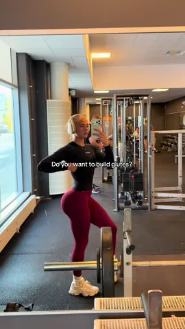 If you aren’t taking your reps close to/to failure every time, what are you doing?!? You are missing out on so much potential!! 🤍 @DFYNE c0de ”ELLIE” (AD) #dfyne #girlswholift #GymTok #gymoutfit #glutegrowth 