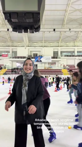 Bırakın yapışsın yere bir şey olmaz 🥲#fyp #f #manita #buzpateni 