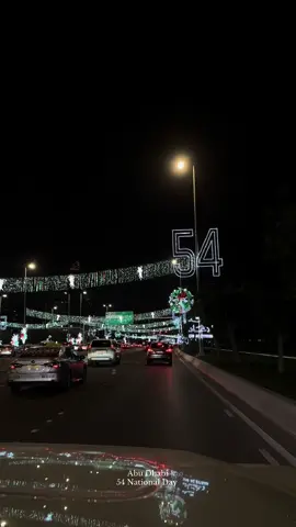شوارع بوظبي😩🇦🇪.  #اليوم_الوطني54 #أبوظبي #بوظبي 
