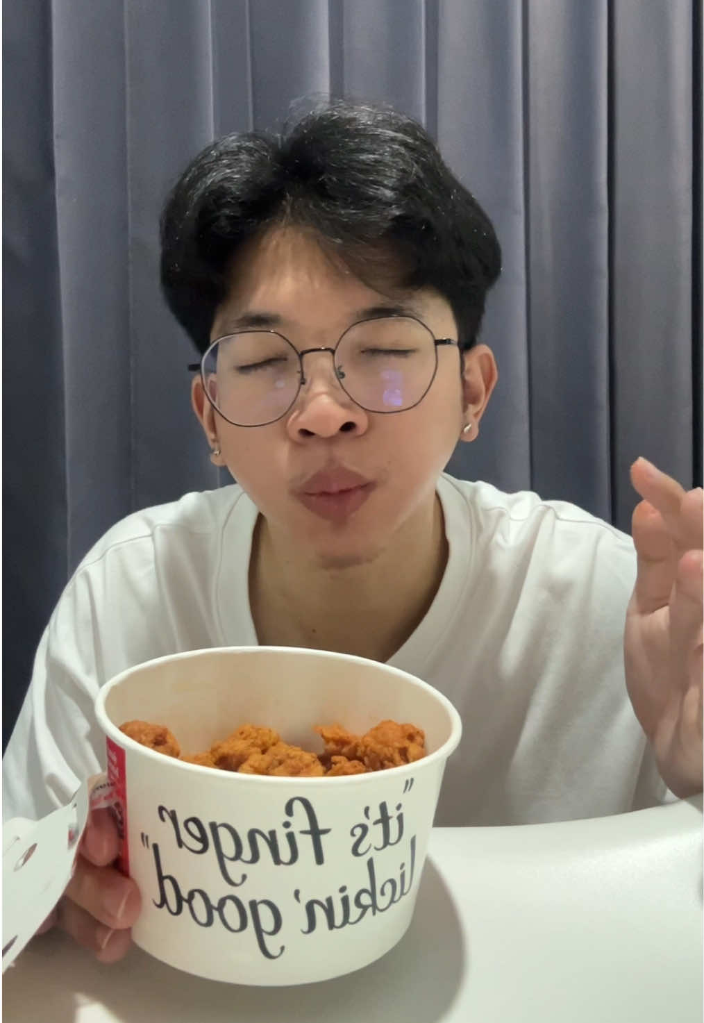 แซ่บอิหลี 🔥 ฟรินมากกกก #KFCเอ็นข้อไก่แซ่บ #kfc #tiktokพากิน