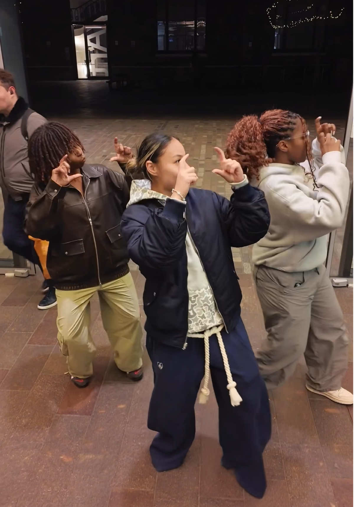 Paparaaazzziiiii @Laystaa🧸💖 @xothermic @KC.Nae 😛😛 #laho #dance #fyp 