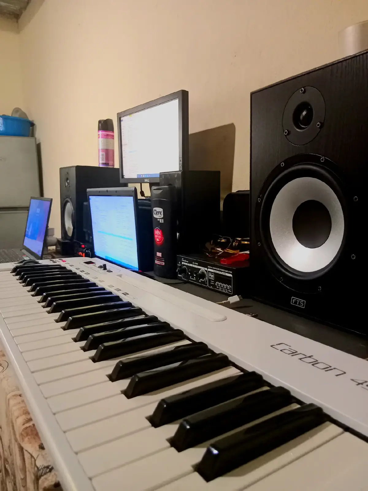 Anyone Who's willing to work with me #KM_Studio_Entertainment #ikhosomba #sama28 